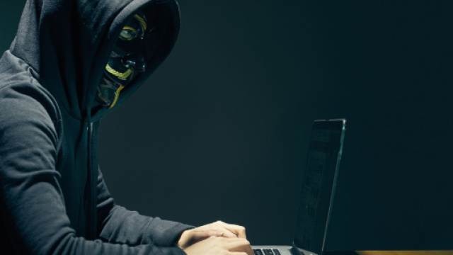 Hacker di 16 anni si introduce nei sistemi della Apple: rubati 90GB di dati