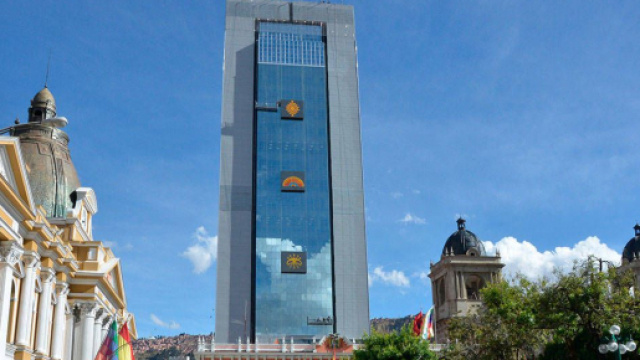 Le nouveau b&acirc;timent pr&eacute;sidentiel, construit &agrave; La Paz, provoque l'indignation des habitants boliviens