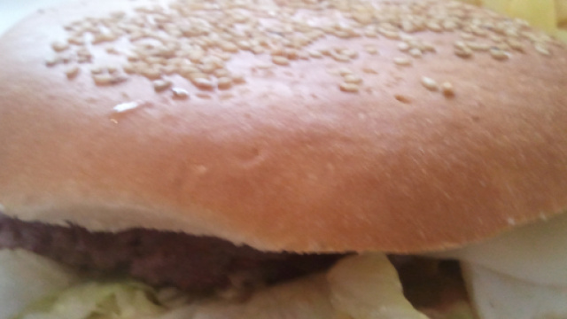 Rimini, mangia hamburger e muore.