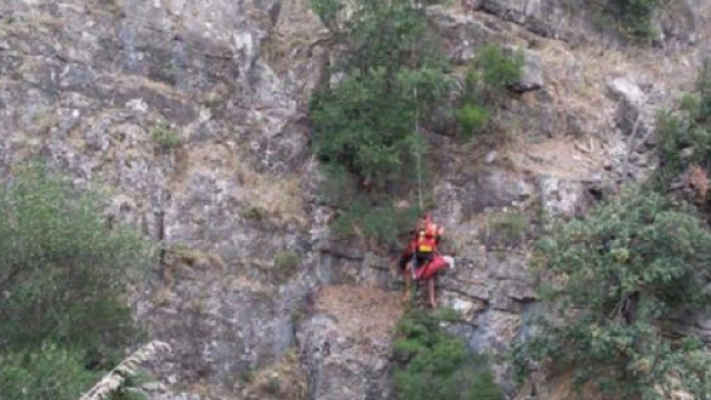 I soccorsi ai feriti dopo la piena del torrente Raganello nel Parco del Pollino.