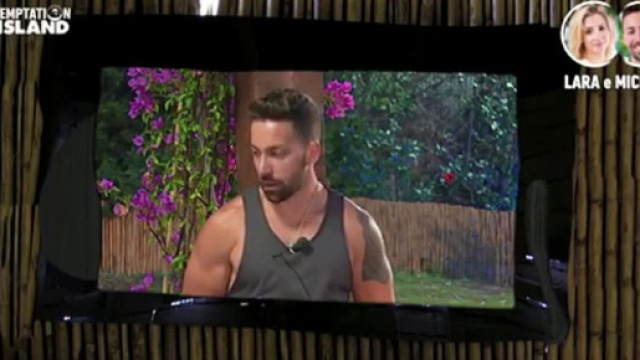 Temptation Island 2018, Michael inganna Lara anche al fal&ograve;