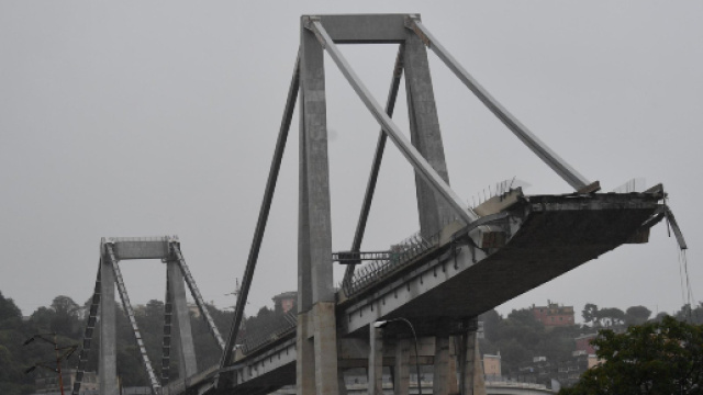 Crollo ponte a Genova: pericolo di ulteriori crolli