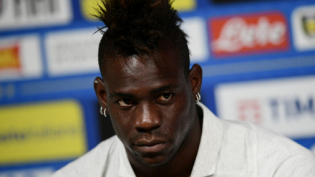 Mario Balotelli, courtis&eacute; par l'OM depuis le mois de Mai, va rester &agrave; Nice.
