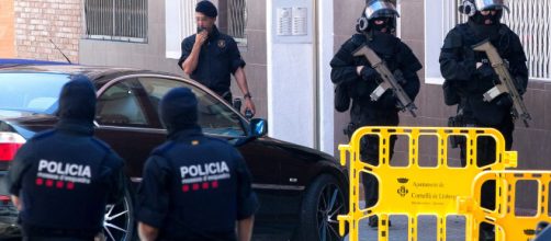 Los Mossos tratan el ataque a su comisar&iacute;a de Cornell&agrave; como ... - rtve.es