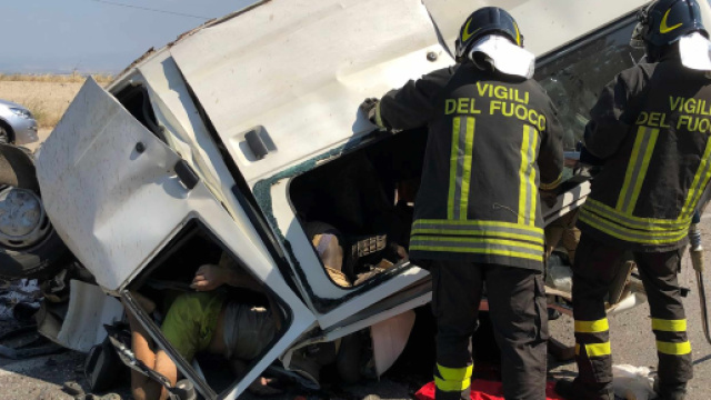 Nola, incidente sull'autostrada: muore un camionista