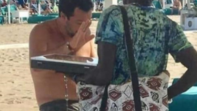 Salvini allontana un vu cumpr&agrave; che gli chiede un selfie