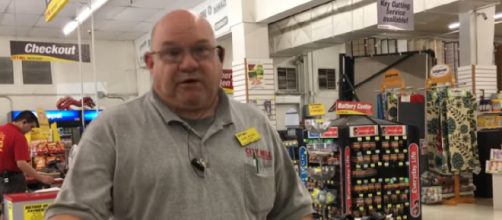 Hawaii residents prepare fort Hurricane Lane. [Image courtesy &ndash; Star-Advertiser, YouTube video]