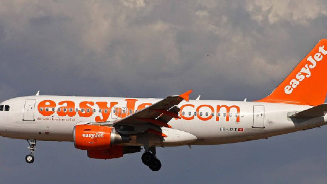 EasyJet lascia a terra i passeggeri che non hanno pagato supplemento per scelta posto