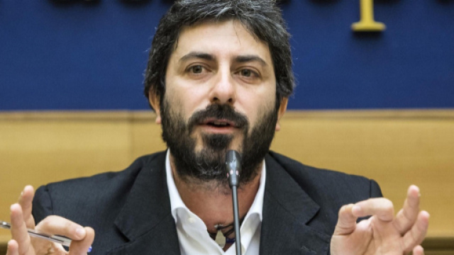 Roberto Fico: 'Fate scendere le 177 persone dalla nave Diciotti'