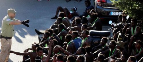 Alerta m&aacute;xima en Ceuta por la inmigraci&oacute;n