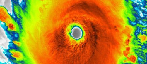 Residentes de Haw&aacute;i se ataron y los pronosticadores advirtieron sobre impactos potencialmente mortales