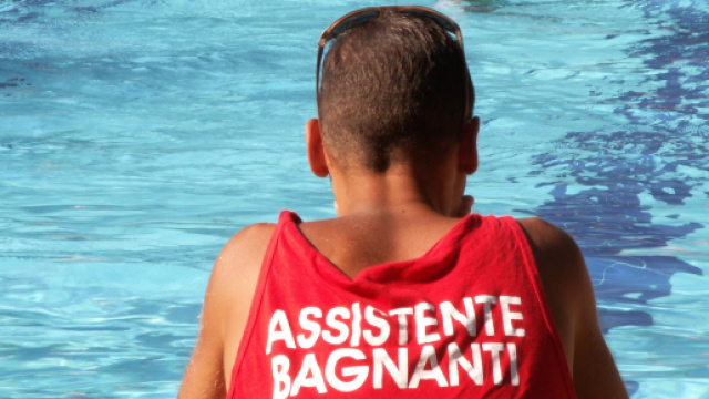 Bagnino inadempiente viene multato e picchia militari: arrestato ... - newspam.it