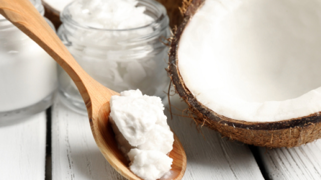 Olio di cocco: secondo la ricercatrice Karin Michels &egrave; 'veleno puro'.