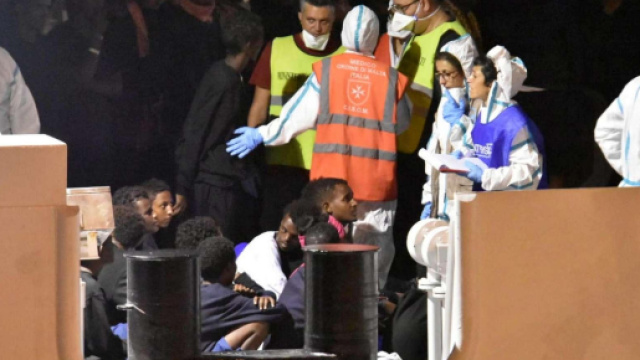 Situazione critica, scabbia e cattivi odori sulla nave Diciotti: sbarcati i bambini - mediaset.it