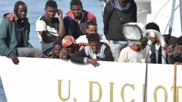 Catania, bimbi come scheletri sulla Diciotti.