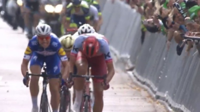 Maximilian Schachmann supera Politt e lancia la volata