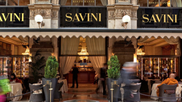 Milano, ristorante Savini condannato per frode: prodotti surgelati venduti per freschi