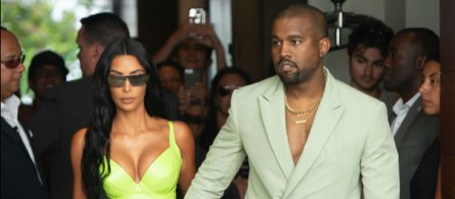 Kanye rolls into wedding looking like mental hospital escapee - (Image via nypost/Twitter)