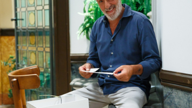 Raffaele torna a Palazzo Palladino dopo una breve vacanza