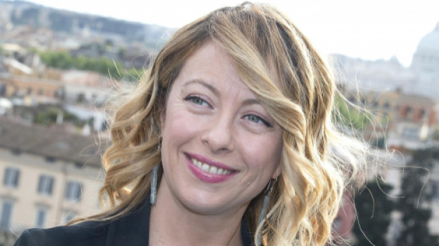 Giorgia Meloni denuncia la piaga del caporalato dal suo profilo Facebook e detta al governo l'agenda delle riforme