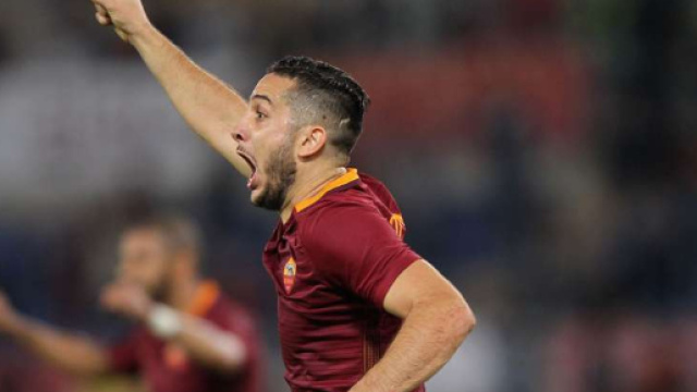 Kostas Manolas esulta con la maglia della Roma