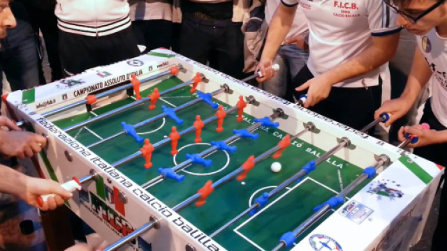 Mestre, ristoratore disse no alle slot e mise gratis calciobalila: multato