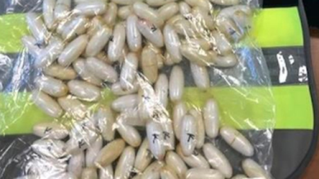 Napoli, in aeroporto con un kg di cocaina nell'addome: arrestato un nigeriano