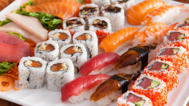 Sushi e sashimi, a base di pesce crudo, possono provocare vibriosi. A un uomo &egrave; stata amputata una mano per l'infezione batterica