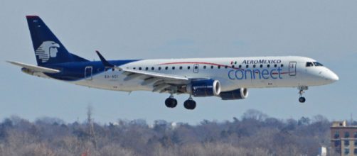 Embraer Emb190-100LR AeroMexico Connect landing at JFK Airport, New York. [Image courtesy &ndash; Alan Wilson, Wikimedia Commons]