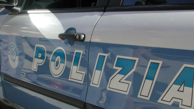Caccia all'uomo a Firenze, la polizia avvisa: 'Non uscite di casa', l'accaduto