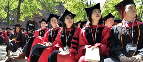 El Departamento de Justicia de EE UU acusa a Harvard de discriminaci&oacute;n