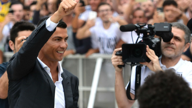 Cristiano Ronaldo a Milano per una giornata di shopping