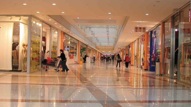 Usa, 19enne cacciata dal centro commerciale perch&eacute; indossa pantaloncini troppo corti