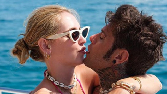 Fedez e Chiara Ferragni in vacanza alle Baleari, invitano Ilary Blasi e Totti alle nozze