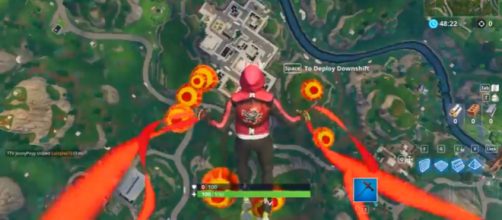 A screenshot showing the Lantern contrail in 'Fortnite' BR - [Image source: Kiramashu/YouTube]