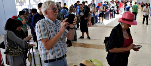 Indonesia terremoto. Unos 200 turistas espa&ntilde;oles aguardan en el Aeropuerto Internacional de Lombok