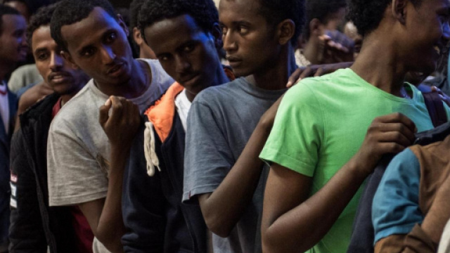 Bergamo, donne attempate adescano profughi per rapporti piccanti.