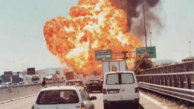 Grave incidente sulla A14 per le esplosioni di un mezzo pesante che trasportava materiale infiammabile