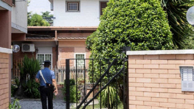 Roma, uccide convivente con una piccozza e poi si costituisce | ansa.it