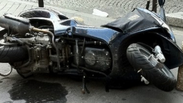 Tragedia nel napoletano, 34enne muore in un incidente stradale: ritardi nei soccorsi