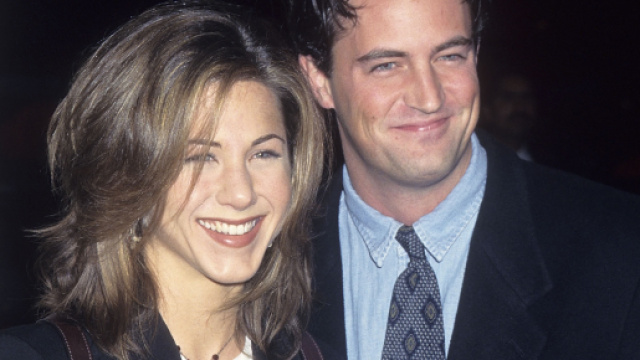 Paura per Matthew Perry: il Chandler &egrave; stato ricoverato per perforazione gastrointestinale