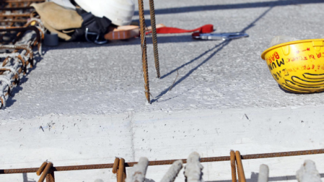 San Cataldo, operaio muore folgorato mentre taglia un albero ... - gds.it