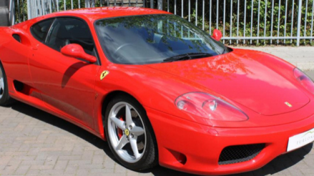Una Ferrari 360 Modena, simile a quella andata distrutta a Macerata dopo un urto contro un cinghiale.