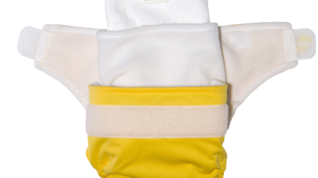 Brindisi, bimbo vaga per le strade della citt&agrave; con solo il pannolino addosso