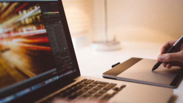 Cassazione: non si pu&ograve; licenziare chi insulta il capo in chat