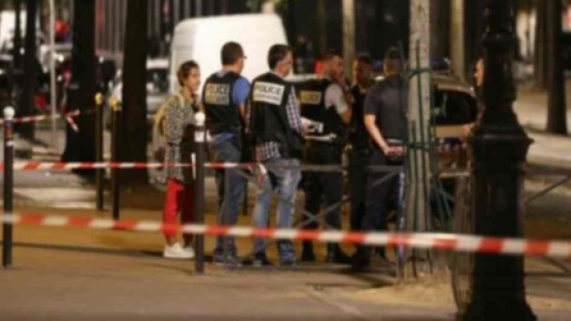 Paris : un homme arm&eacute; d'un couteau blesse sept personnes, dont quatre sont gri&egrave;vement bless&eacute;es.