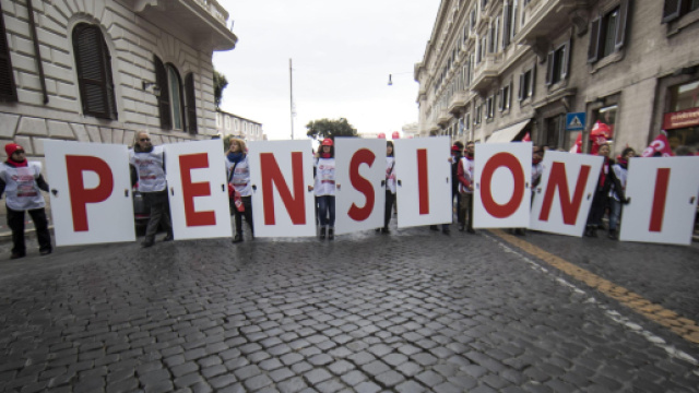 Pensioni, come potrebbe nascere quota 100 e che fine far&agrave; l'Ape sociale