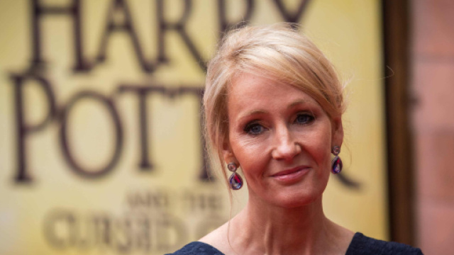 J.K. Rowling rivela attraverso un tweet il metodo per evocare lei stessa