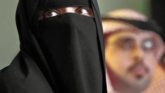 Arabia Saudita, fa un selfie mentre mangia in un luogo pubblico ... - castedduonline.it