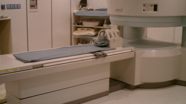 Puglia, pesa 180kg e muore in ospedale a 45 anni, il fratello: 'Acquistate Tac per obesi'